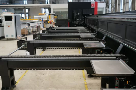 12-metre-celik-boru-kesimi-icin-6kw-boru-lazer-kesim-makinesi