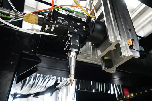 12-metre-celik-boru-kesimi-icin-6kw-boru-lazer-kesim-makinesi