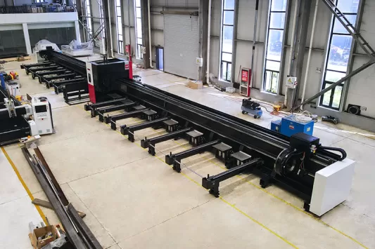 12-metre-celik-boru-kesimi-icin-6kw-boru-lazer-kesim-makinesi