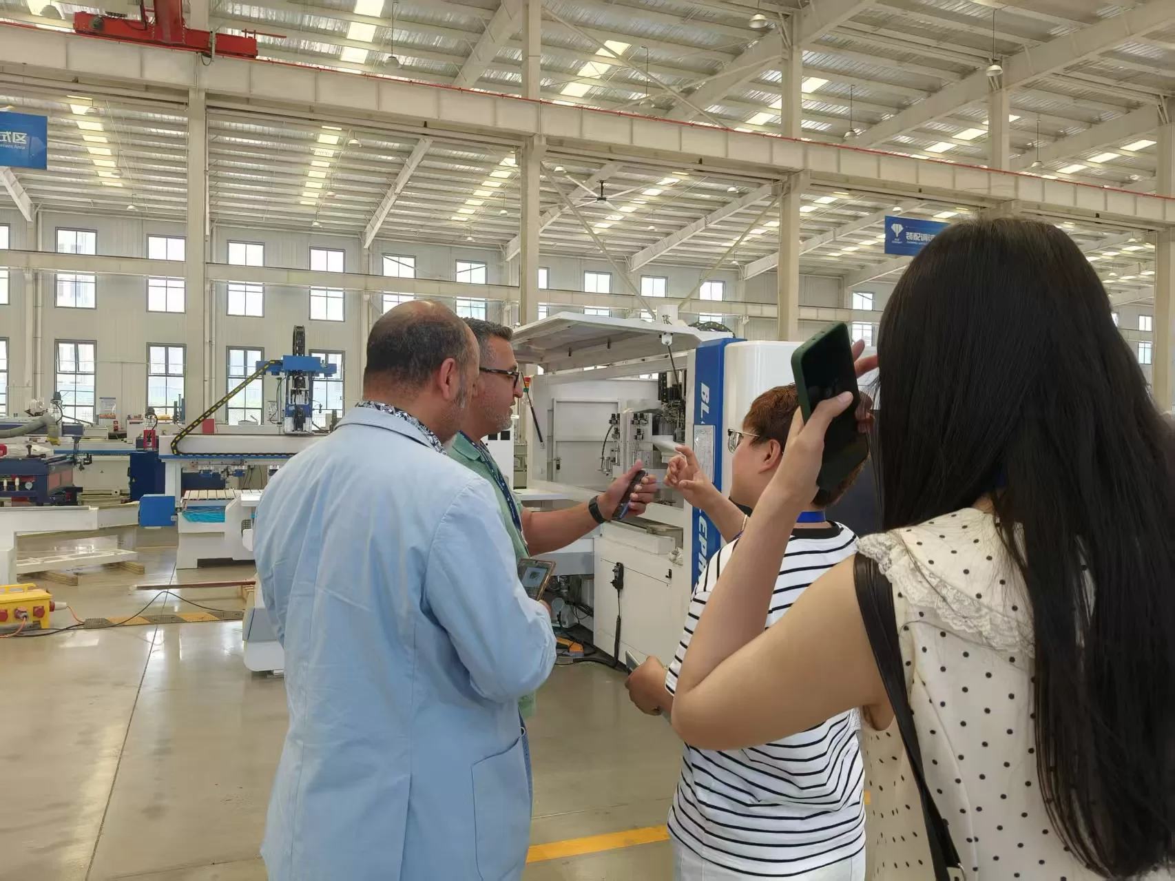 Alman musteriler DXTECH fabrikasini ziyaret etti