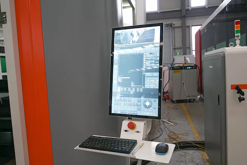 metal-isleme-icin-tum-kapak-fiber-lazer-kesim-makinesi