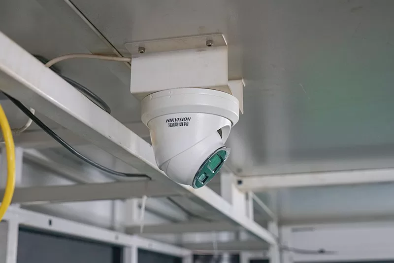 metal-isleme-icin-tum-kapak-fiber-lazer-kesim-makinesi-