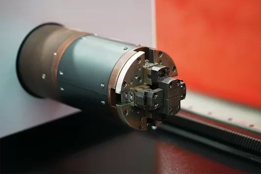 Otomatik Besleme Sistemli CNC Boru Lazer Kesim Makinesi