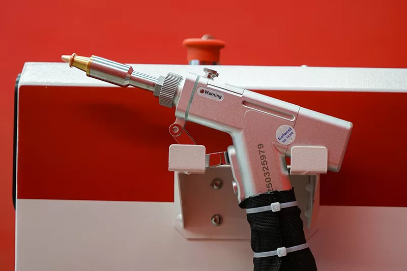 El Tipi 1500W Fiber Lazer Kaynak Makinesi