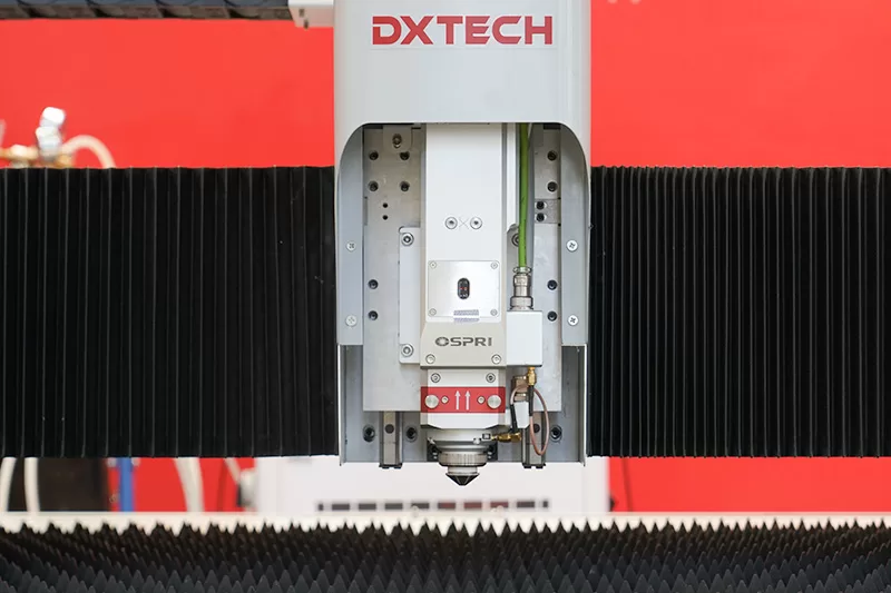 Satılık 1500W lazer kesim makinesi