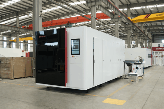 Tamamen kapalı 3000W lazer kesim makinesi