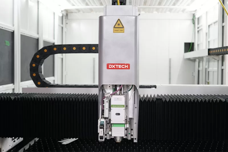 Tamamen kapalı 3000W lazer kesim makinesi