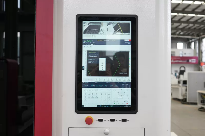 Tamamen kapalı 3000W lazer kesim makinesi