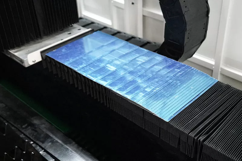 2560SP yuksek hassasiyetli metal lazer kesim makinesi