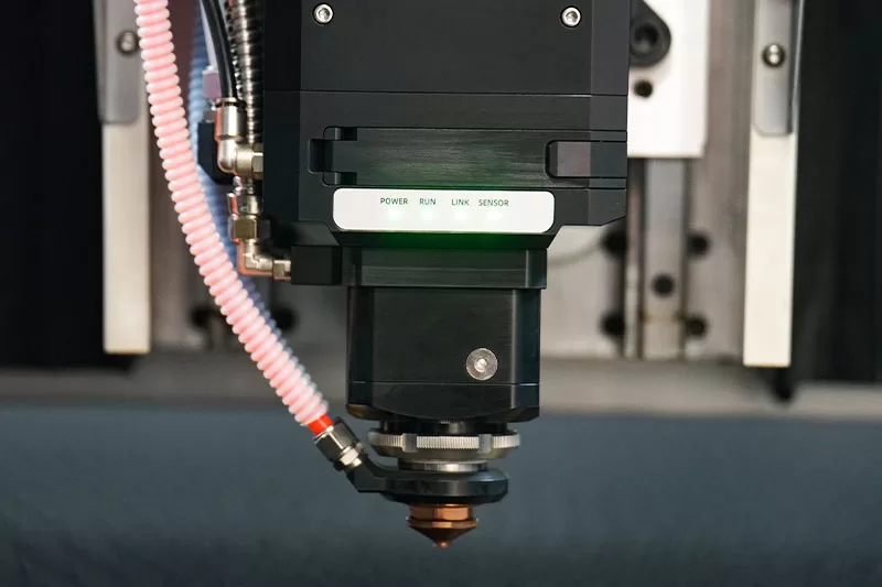 2560SP yuksek hassasiyetli metal lazer kesim makinesi